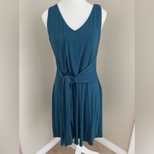 Soma sleeveless knit dress with adjustable tight front and pockets